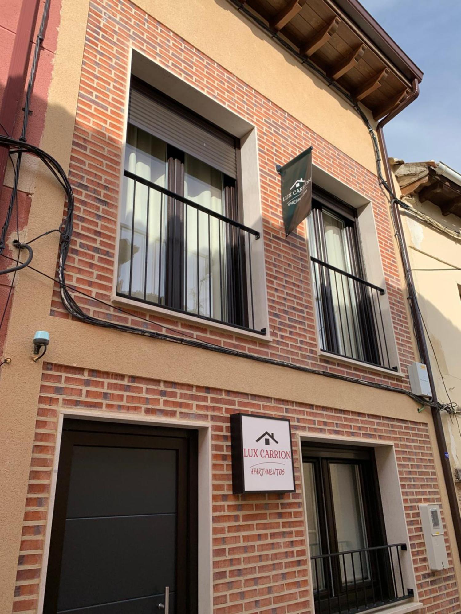 Apartamentos Lux Carrion Carrion De Los Condes Bagian luar foto